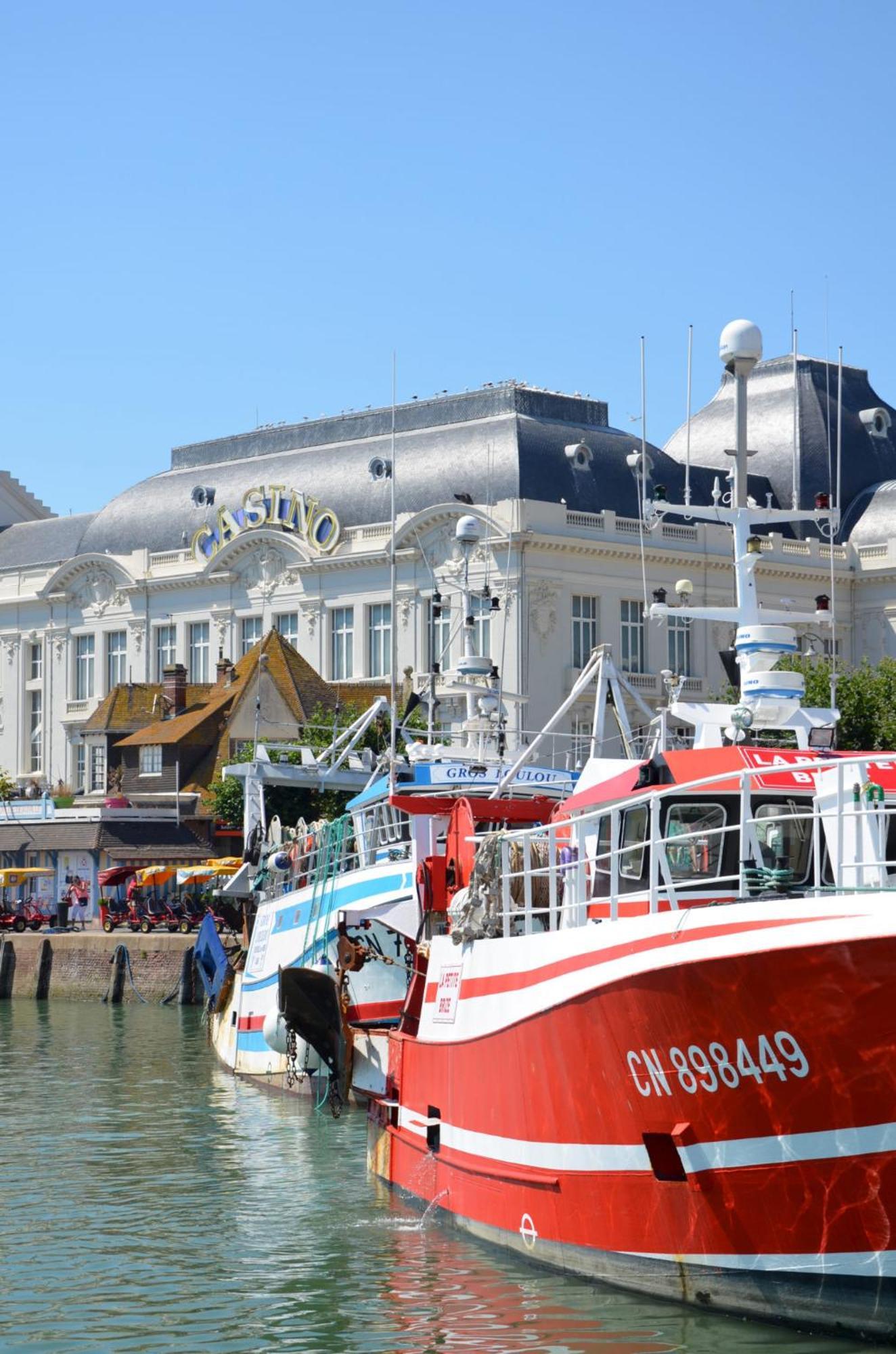 Hotel Le Trouville Bagian luar foto